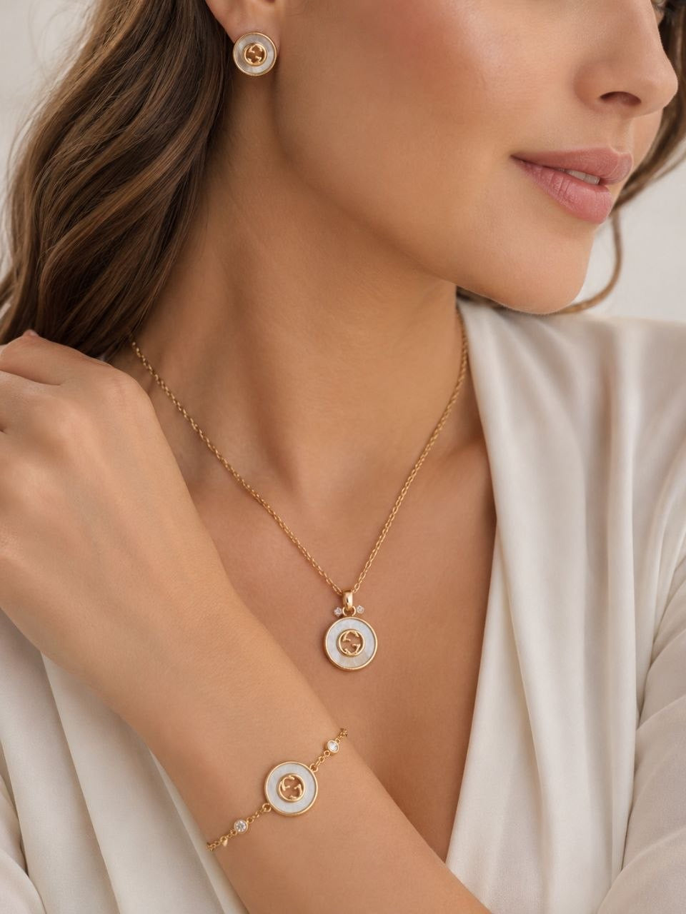 GG White Pearl Medallion Necklace
