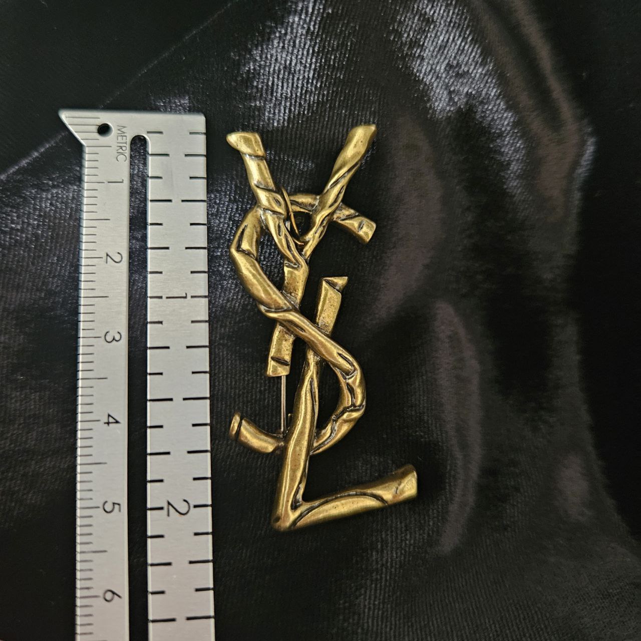 Fashion Brooch with Italian Design