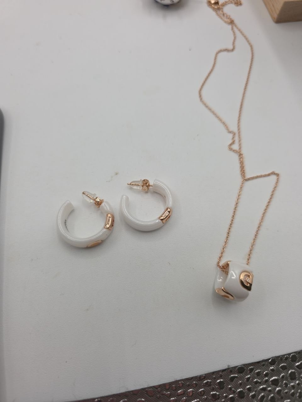 Damiani White Ceramic Hoop Earrings