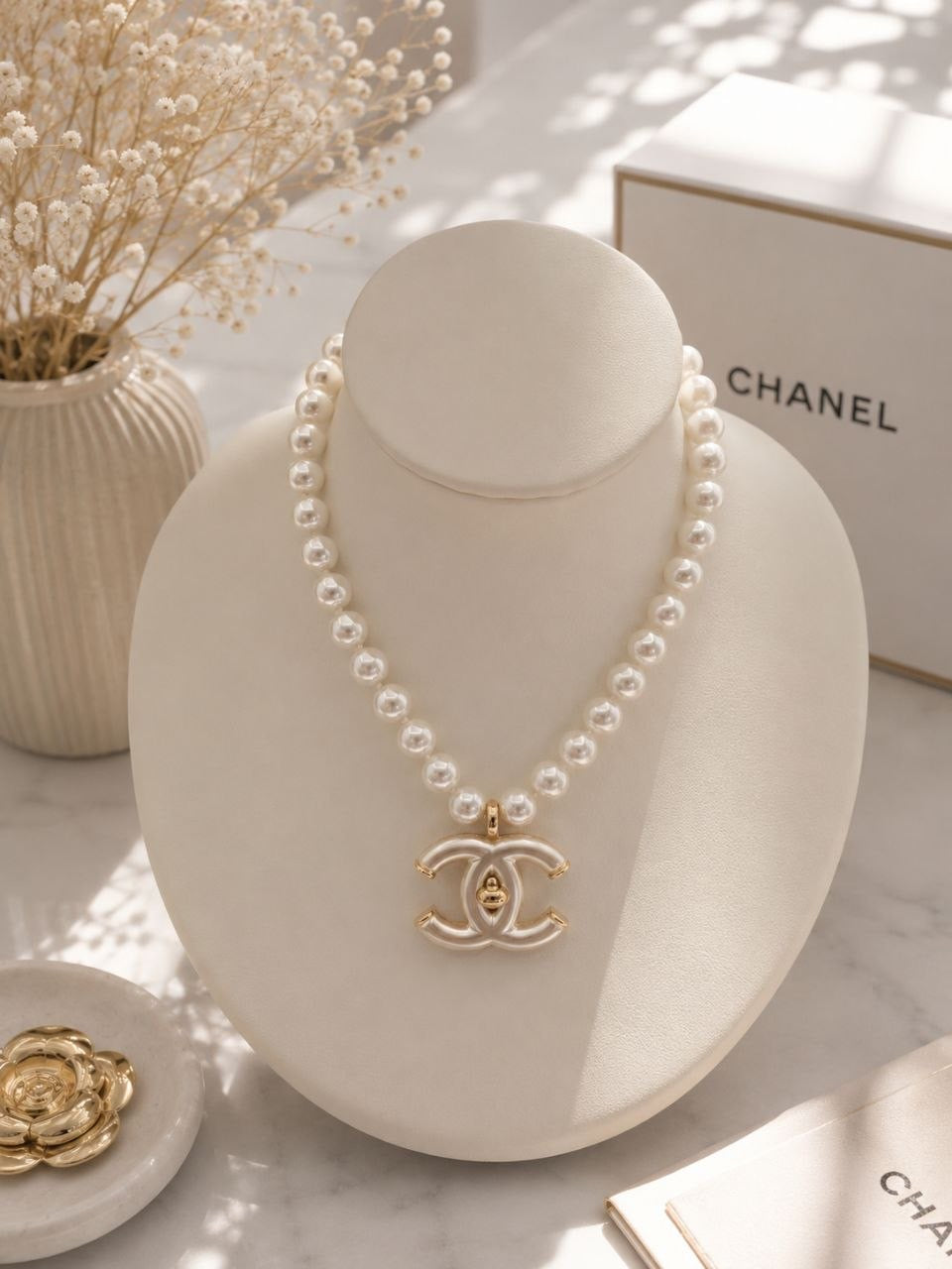 CC Pearl Pendant Necklace